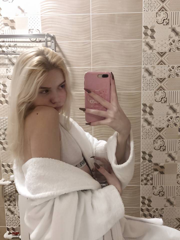 Снежана привлекальеная девушка из Прокопьевска цена от 2500 руб