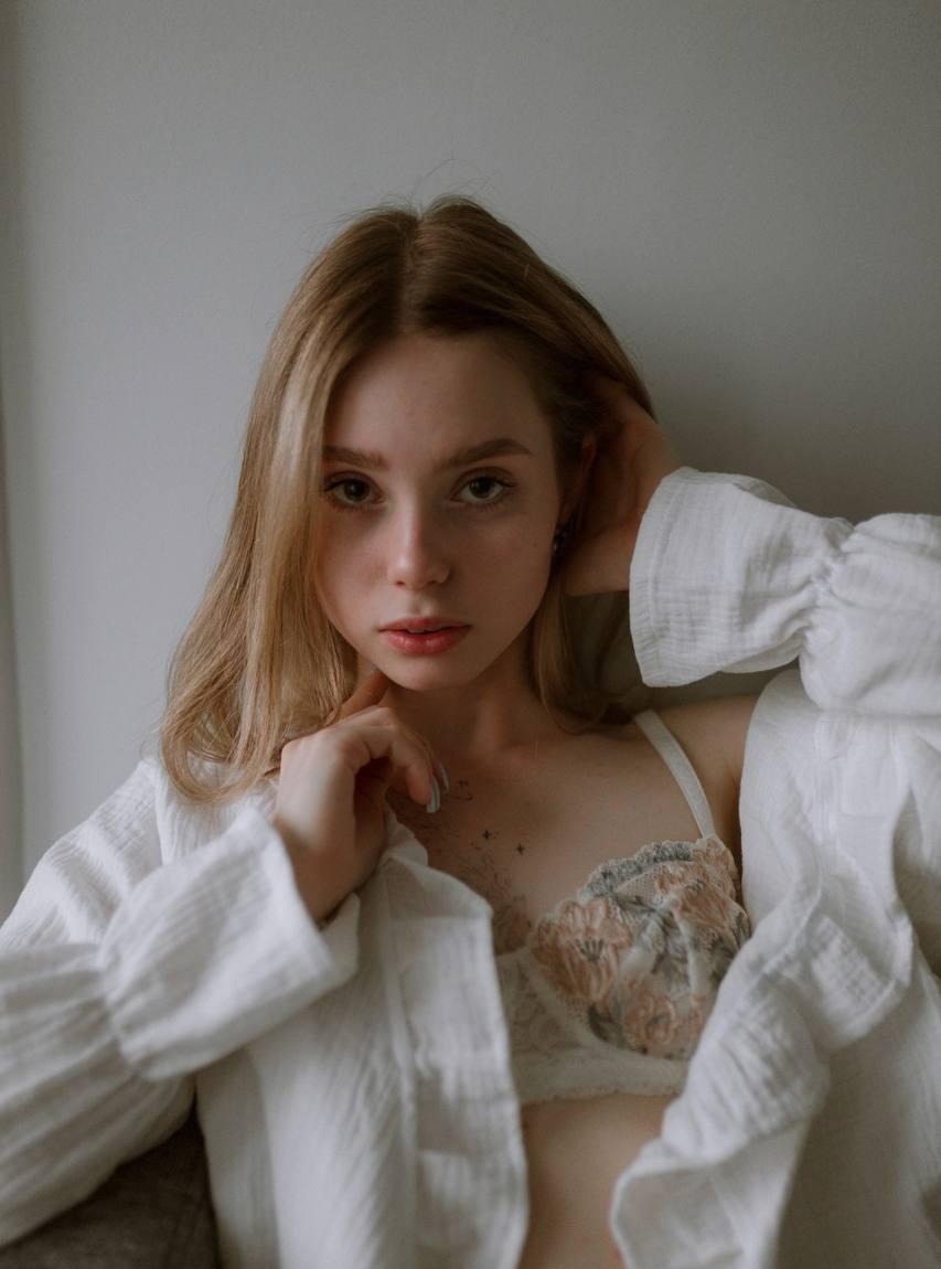 Оленька привлекальеная девушка из Прокопьевска цена от 6000 руб